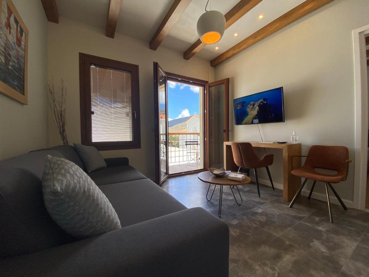 Andros 4 All Seasons Villas & Suites Ormos  ภายนอก รูปภาพ