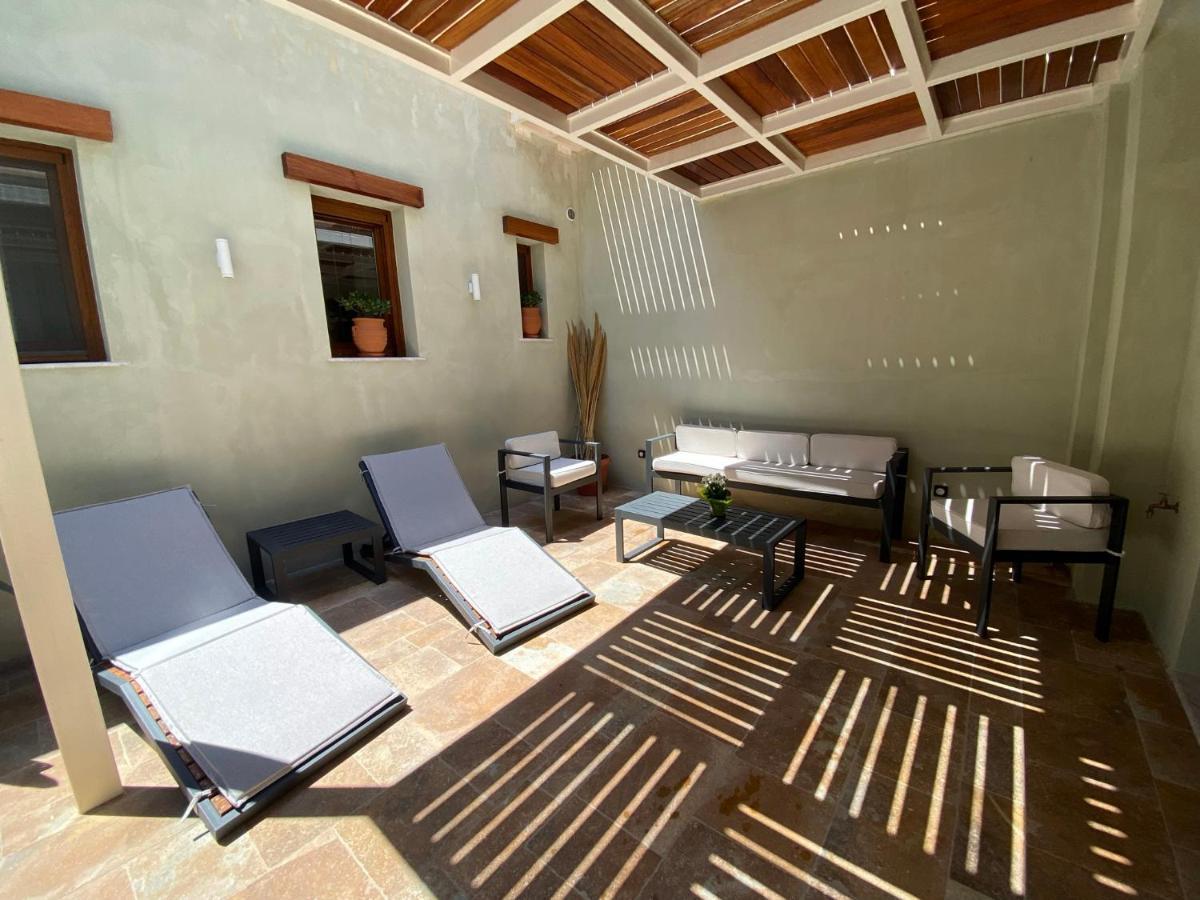 Andros 4 All Seasons Villas & Suites Ormos  ภายนอก รูปภาพ